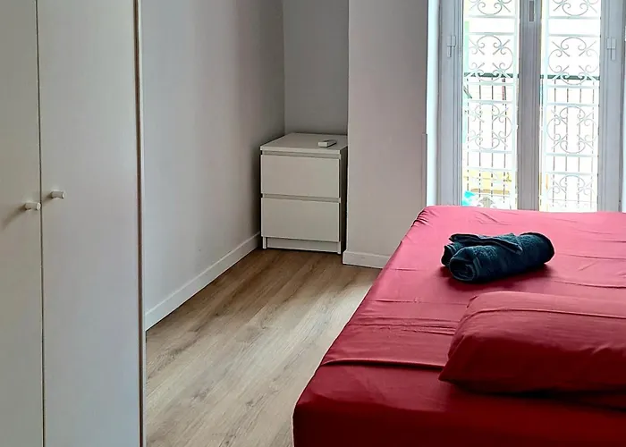 Lilia Charming Flat דירה